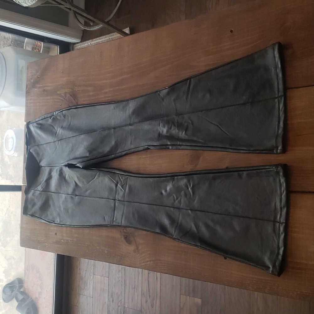 Faux leather flareleg medium